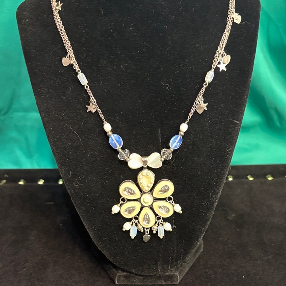 Vintage Reminiscence French Rivera Floral Pendant Necklace - Picture 2 of 12